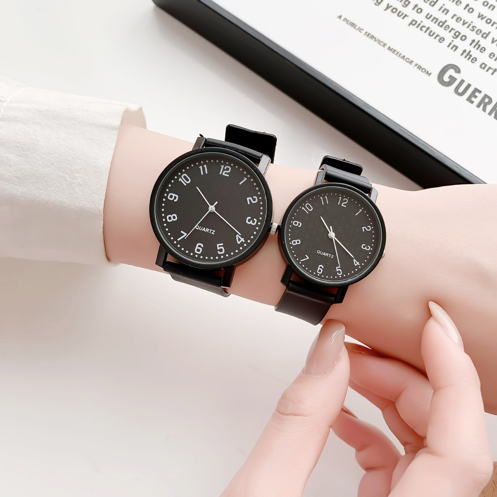 Semplice orologio nero Orologi - Luxury Watch Lady recensione e prezzo